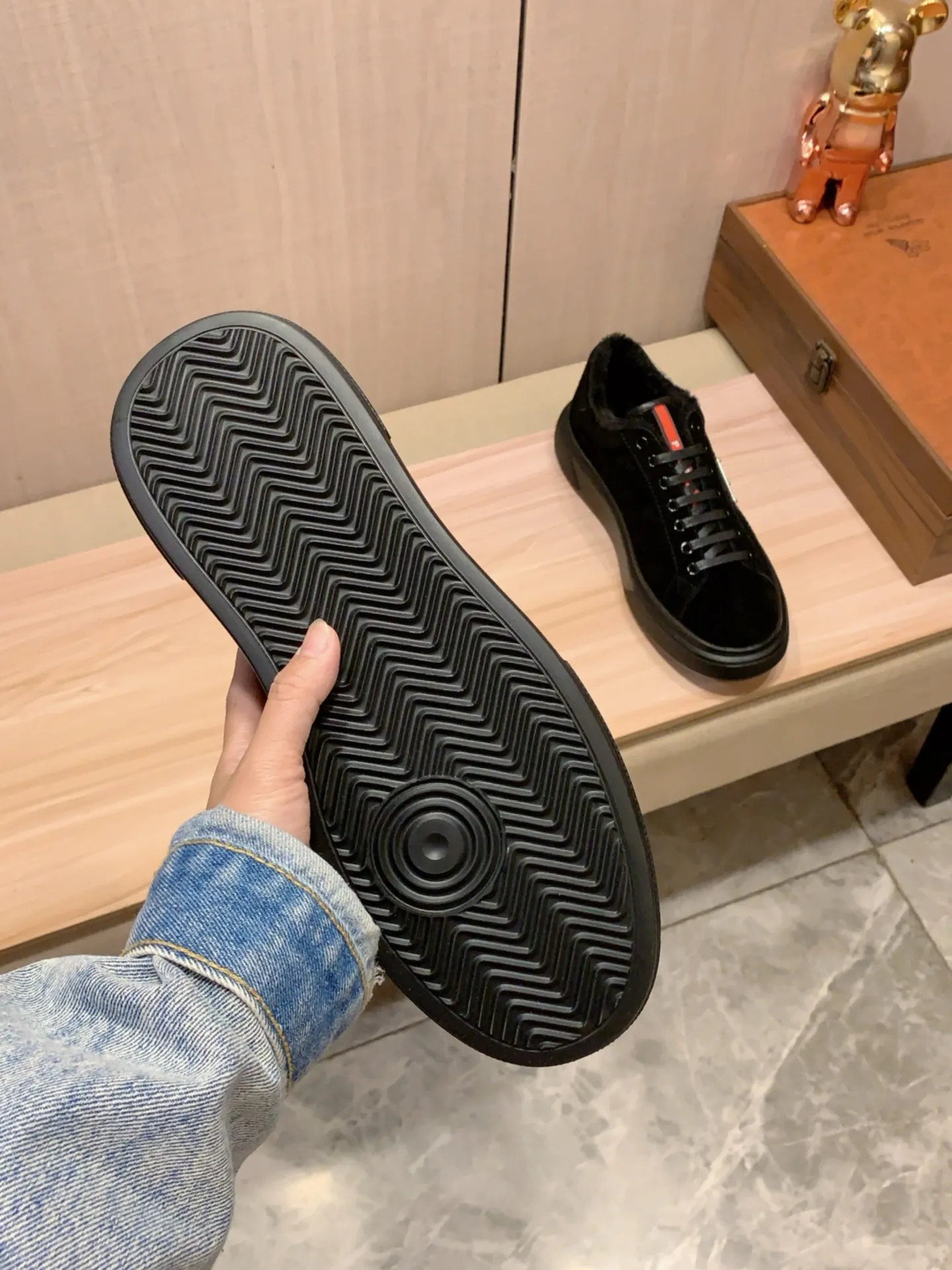 Warm new model: Factory price: 460💰💰🎩🎩[Lightning][Lightning] "Prada Men's Shoes💰pRADA*" The latest and most popular casual shoes, top brand [seduce] luxury~purchase, top~quality. [Strong] The upper is made of imported breathable anti-wear material ➕ Breathable simulated fur feet (•) with fine workmanship. The original stylish and stylish soft rubber wear-resistant and non-slip outsole is light and comfortable on the feet. The real thing looks better when photographed in person. 0186: code: 38-44, 4️⃣ colors selected